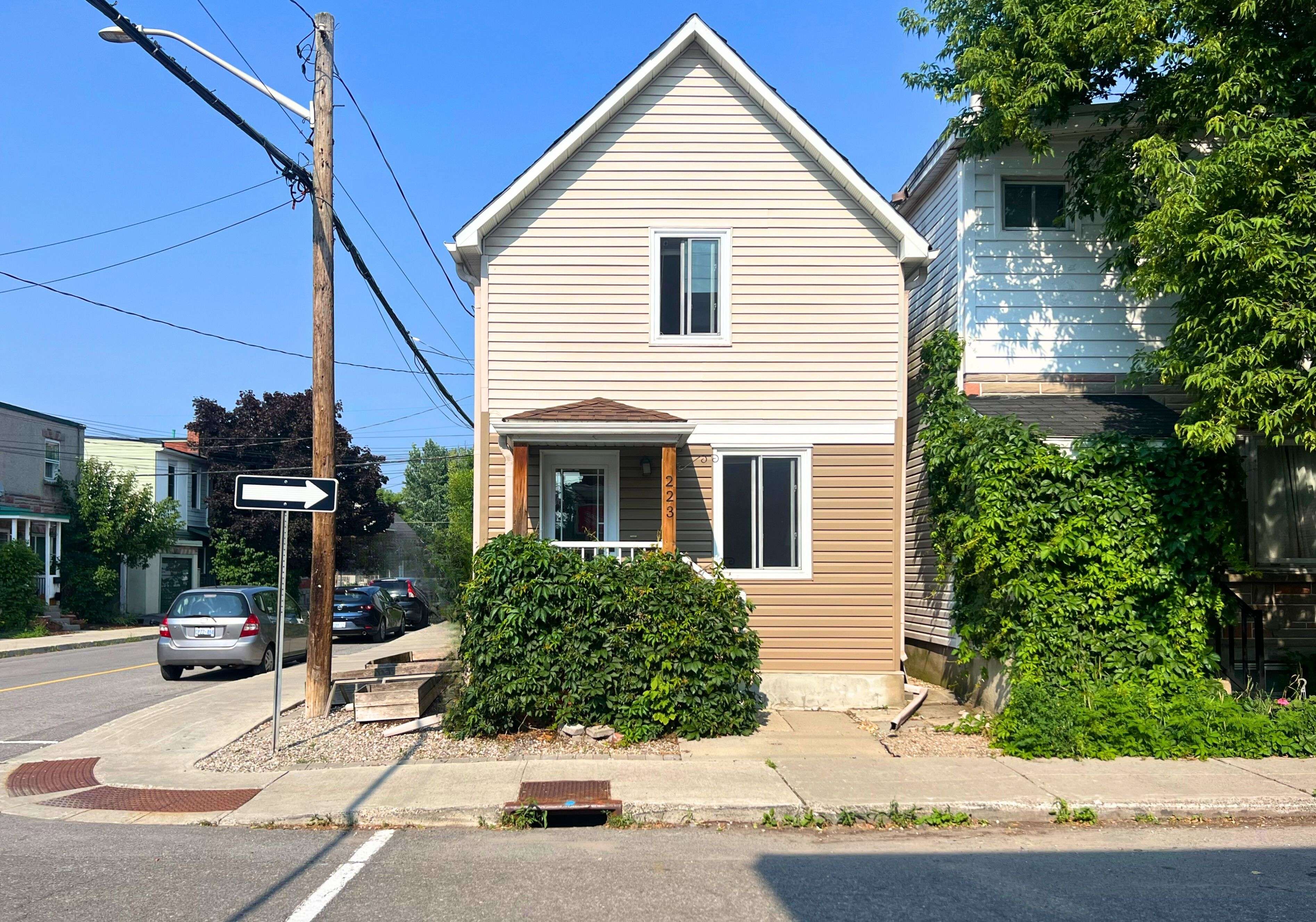 West Centre Town, ON K1Y 1N8,223 Carruthers AVE