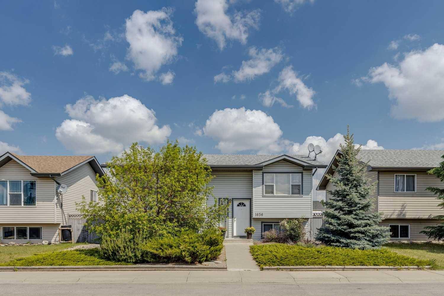 Strathmore, AB T1P 1T2,1656 Strathcona Gate