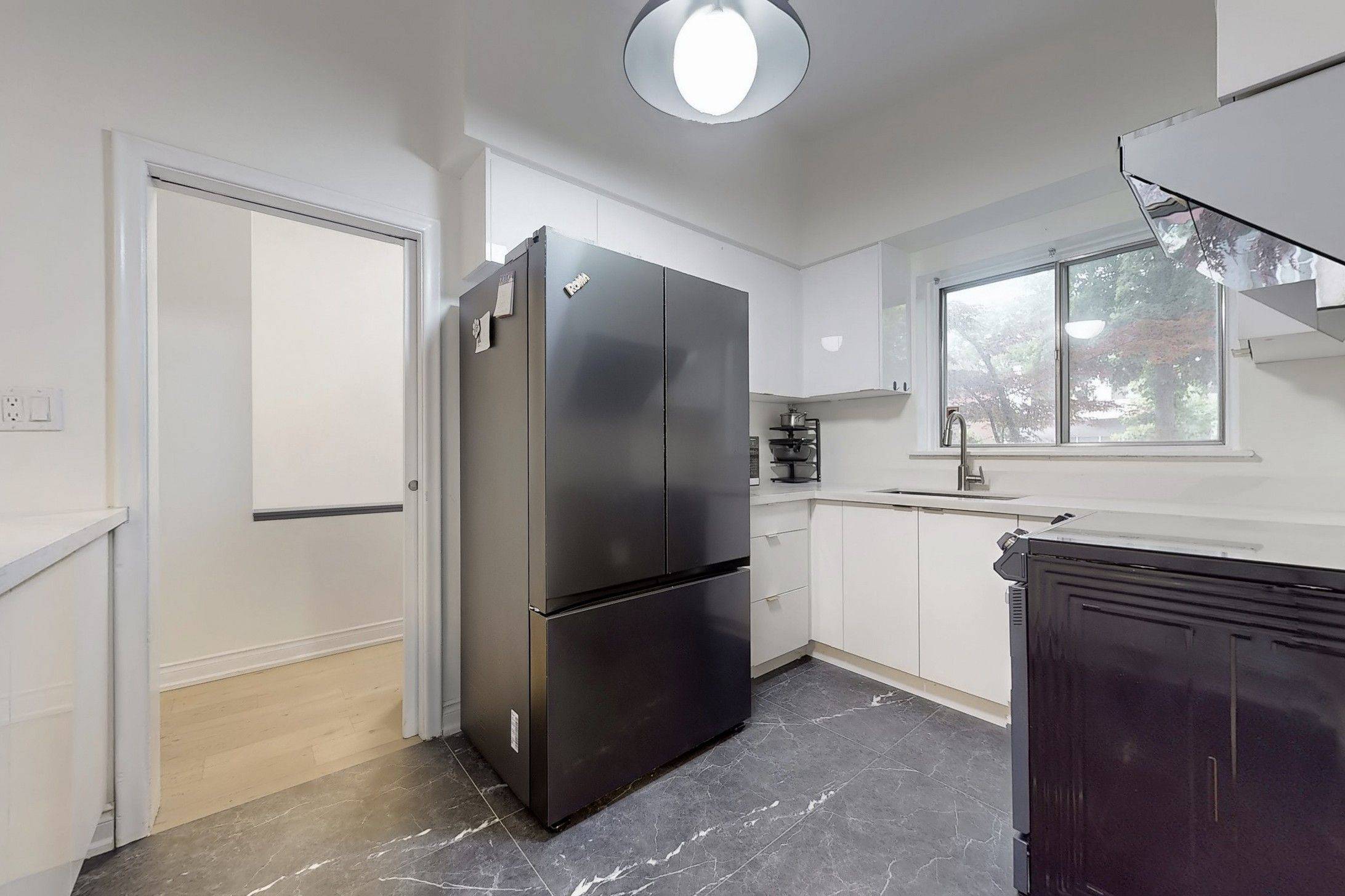 Toronto C13, ON M3B 2H3,49 Larkfield DR