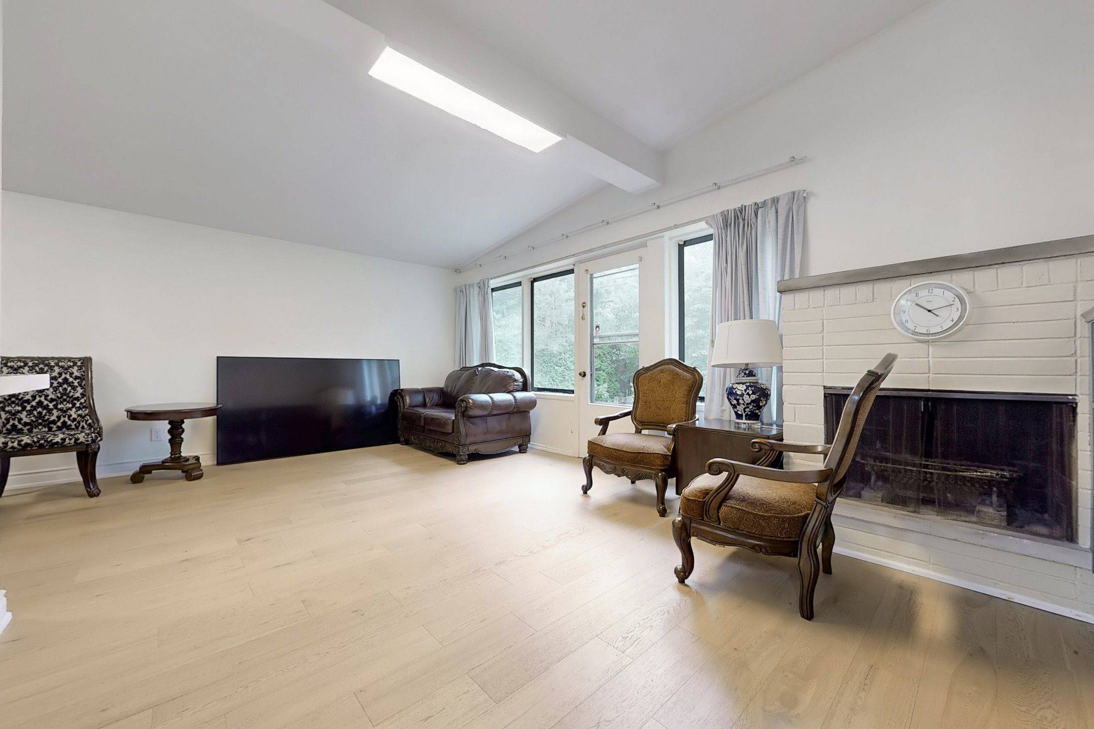 Toronto C13, ON M3B 2H3,49 Larkfield DR