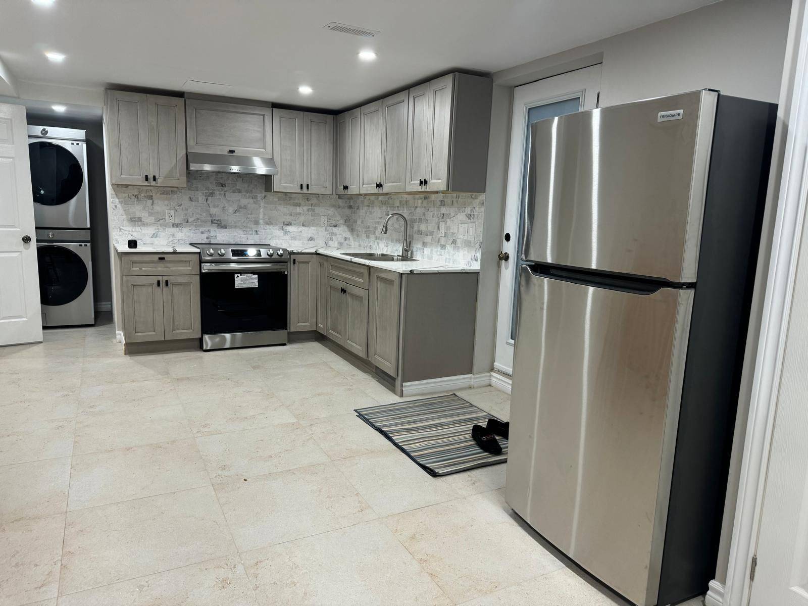 Whitby, ON L1P 1L5,23 Moonstone DR #BSMT