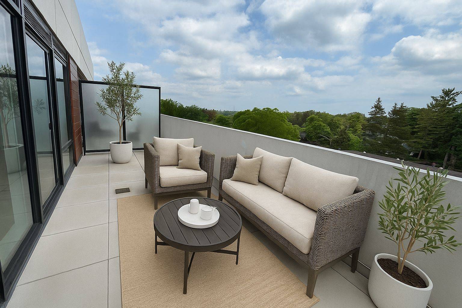Toronto W08, ON M8X 2S4,160 Kingsway CRES #415