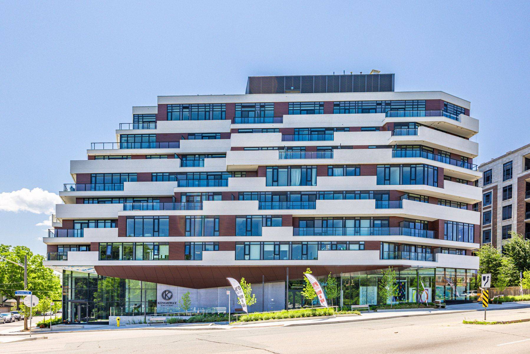 Toronto W08, ON M8X 2S4,160 Kingsway CRES #808