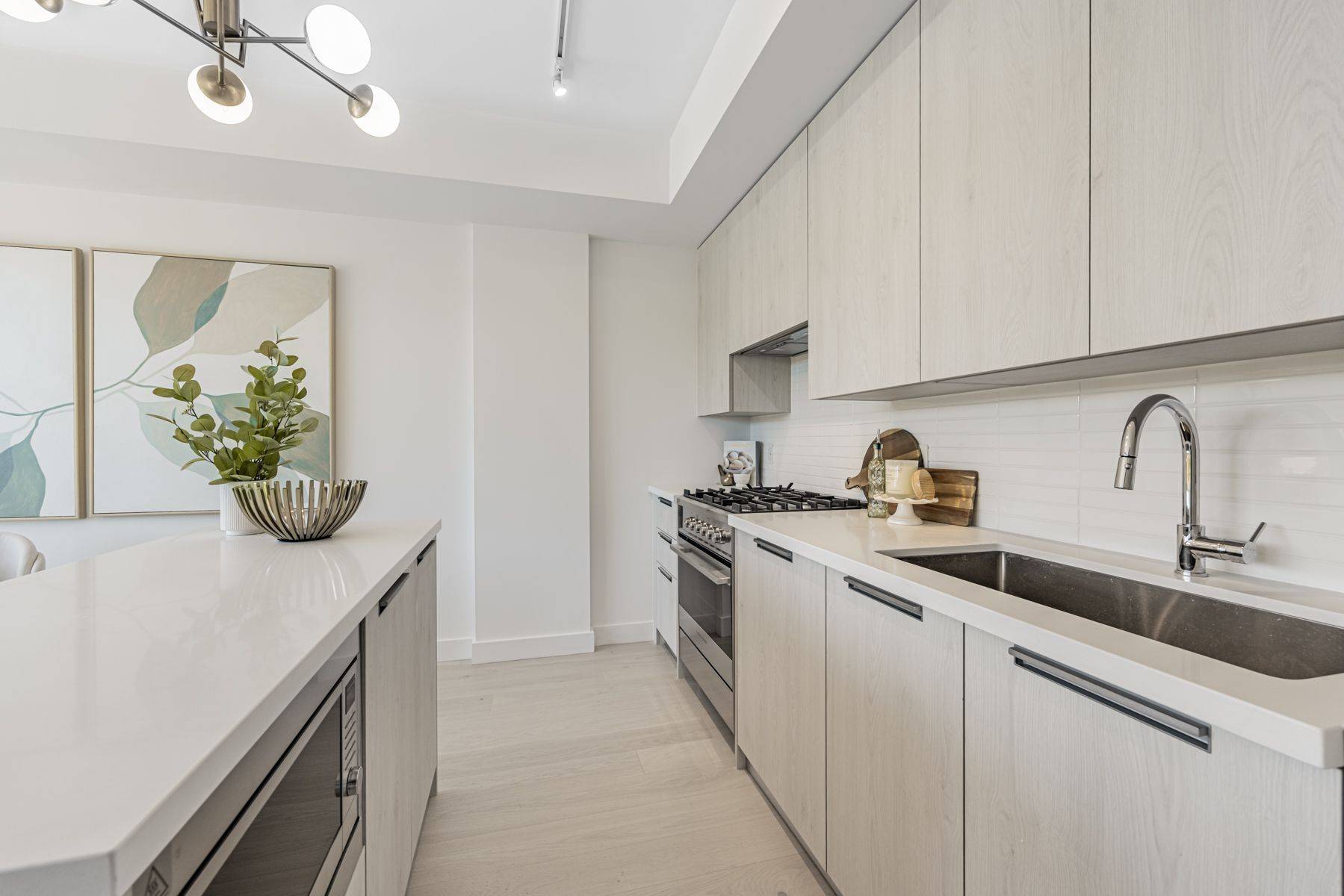 Toronto W08, ON M8X 2S4,160 Kingsway CRES #312
