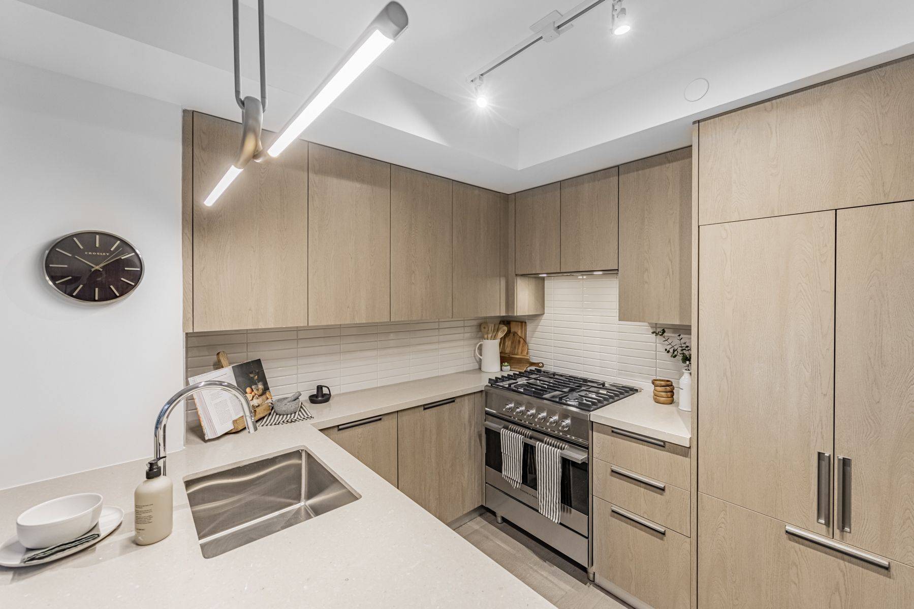Toronto W08, ON M8X 2S4,160 Kingsway CRES #101