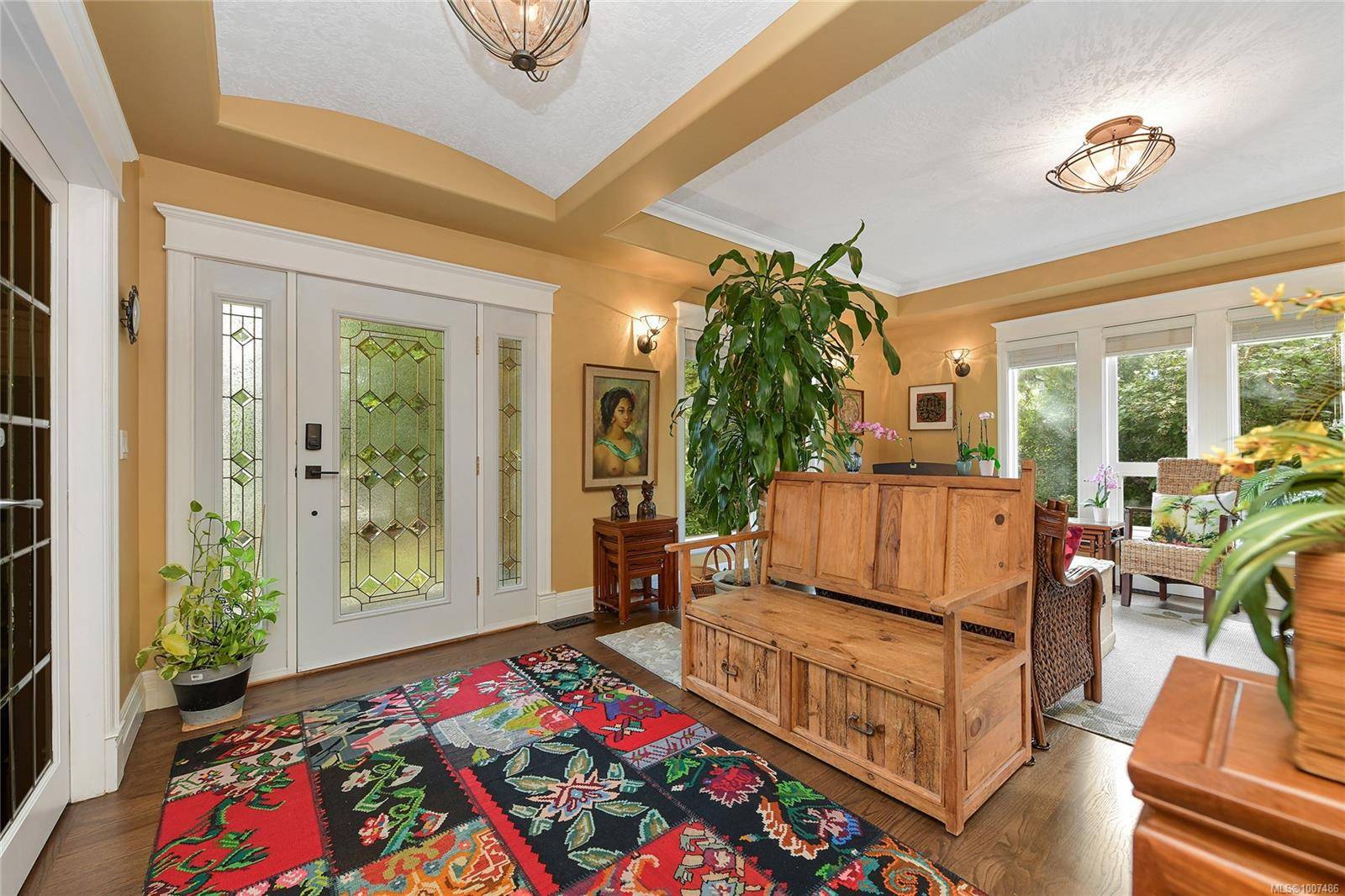 Saanich, BC V8X 3E6,882 Canterbury Rd