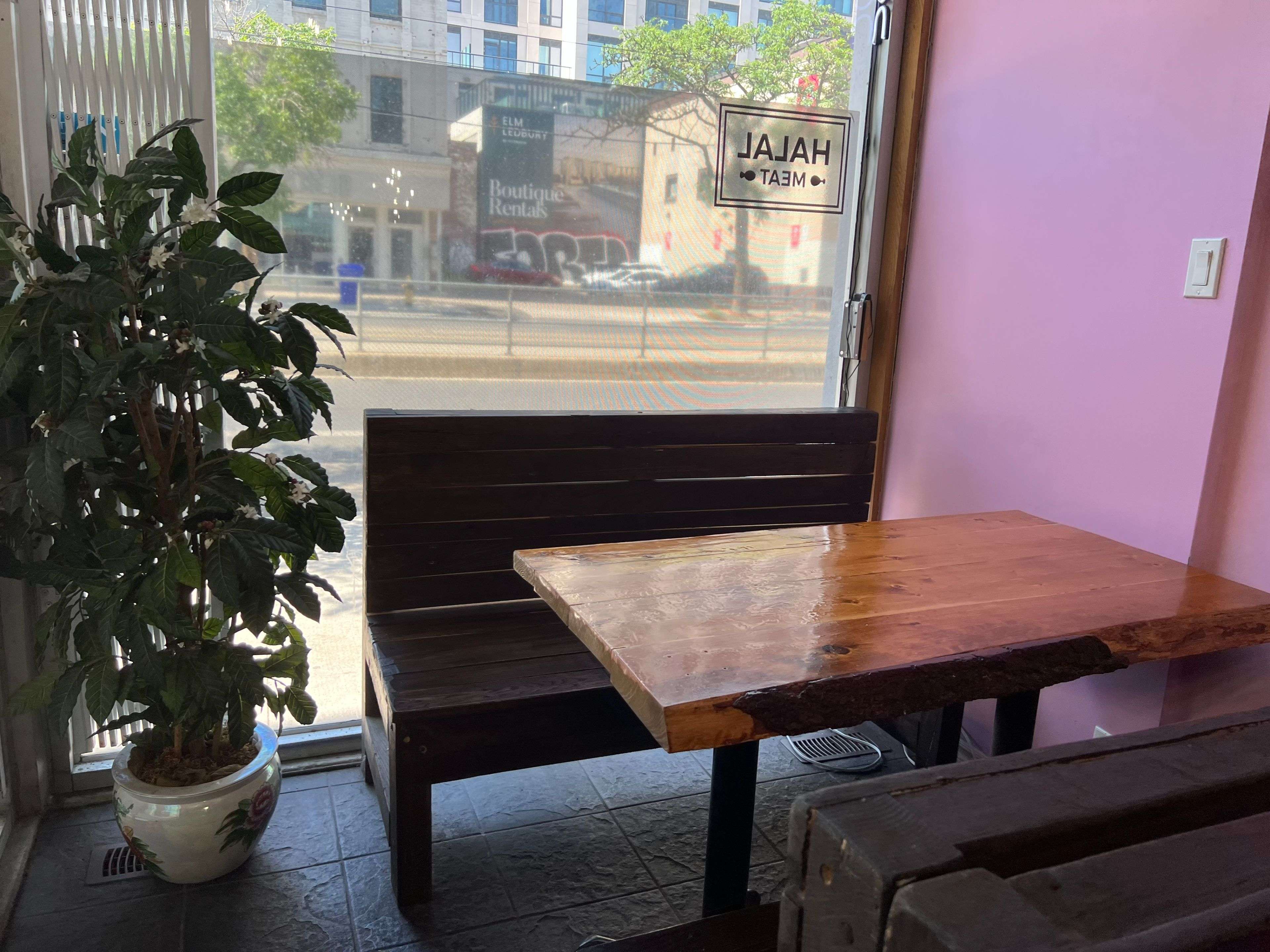 Toronto C01, ON M5T 1R9,283 College ST