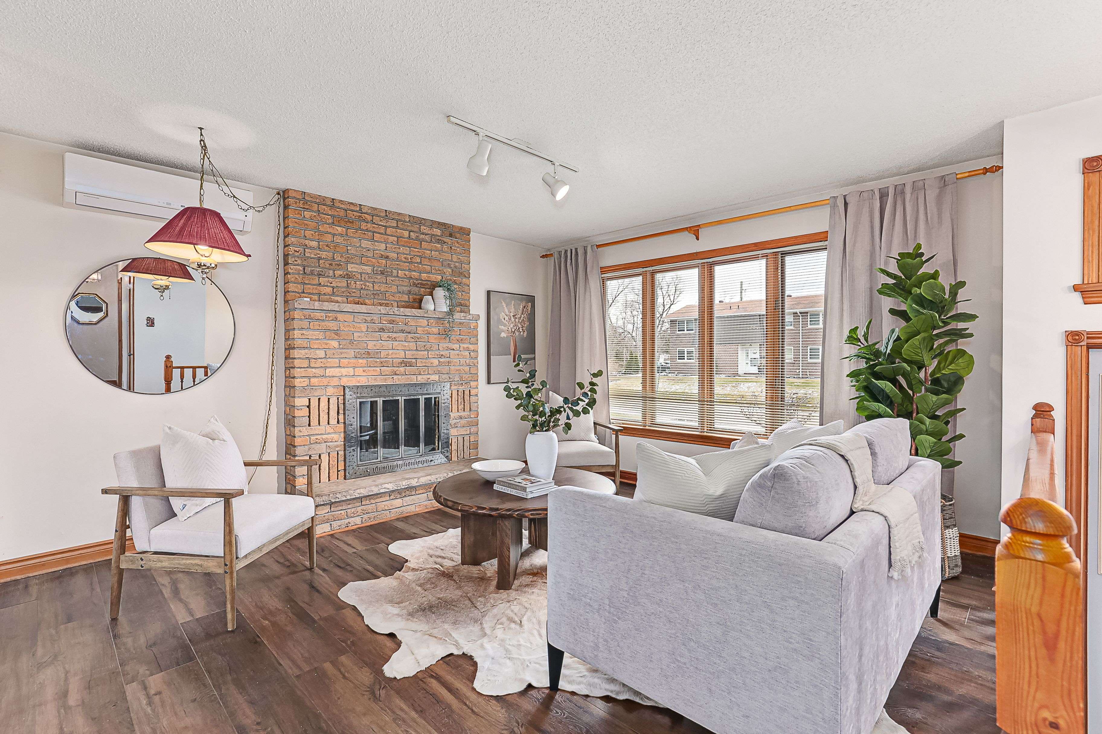 Collingwood, ON L9Y 4R4,211 Seventh ST