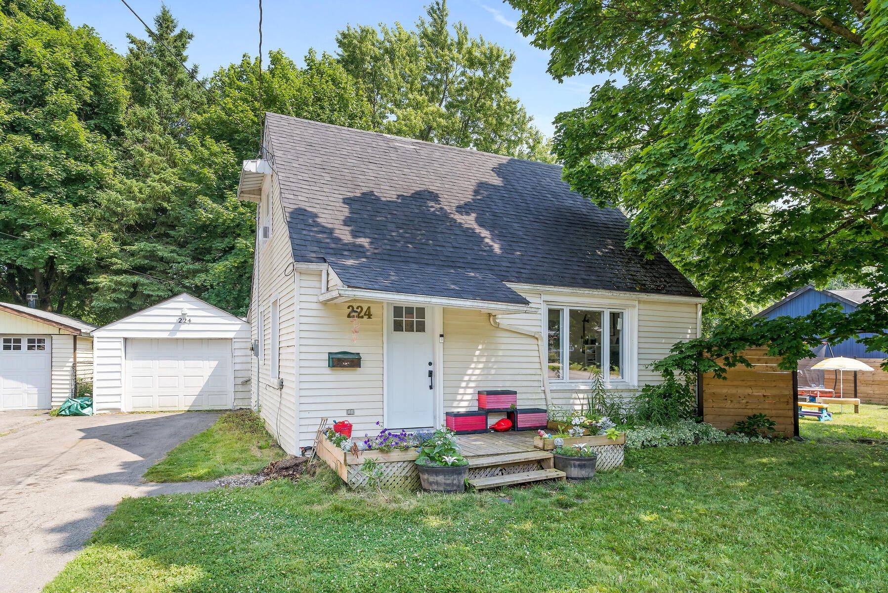 Halton Hills, ON L7J 1A8,224 Mason BLVD