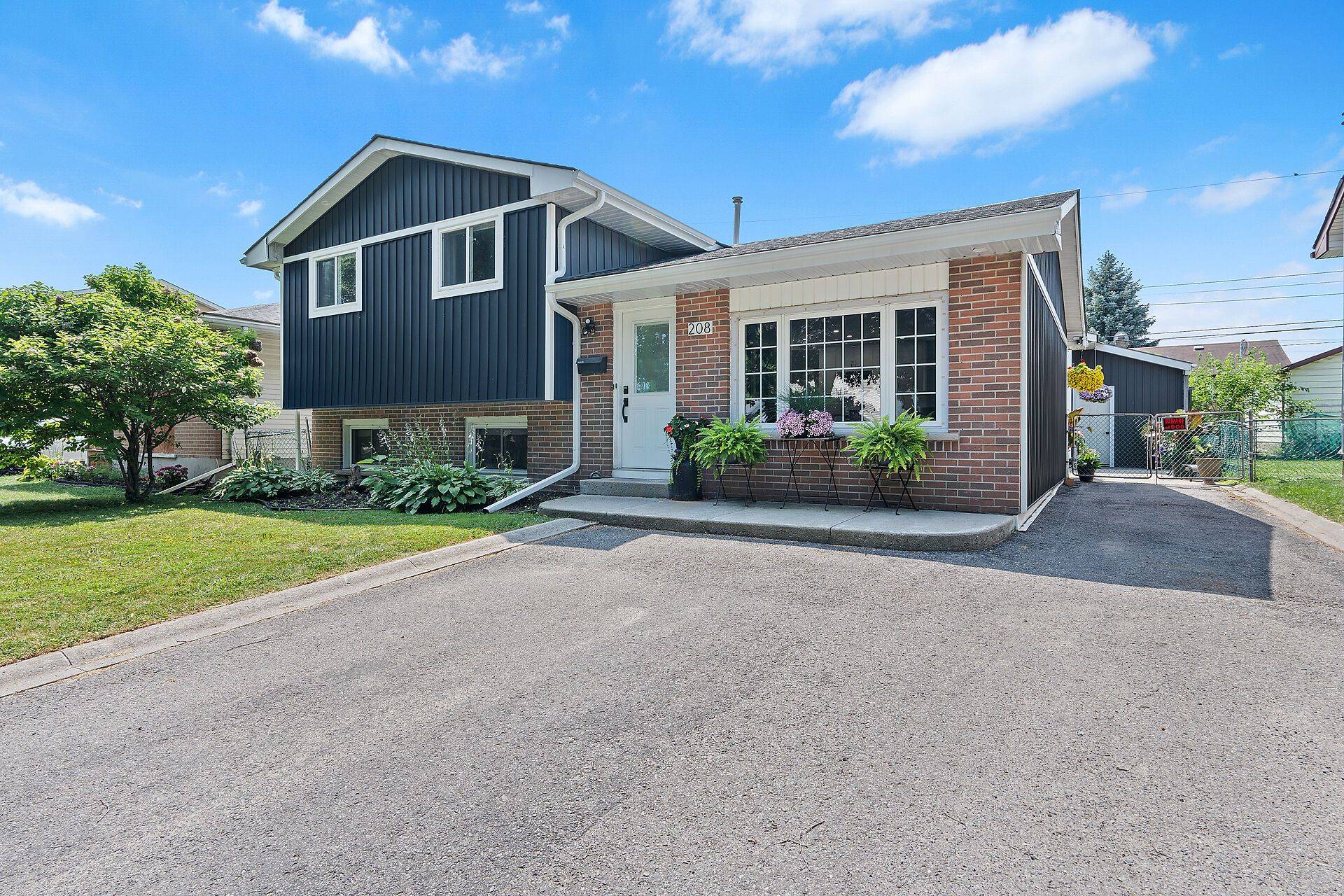 Kingston, ON K7K 5X7,208 Sutherland DR