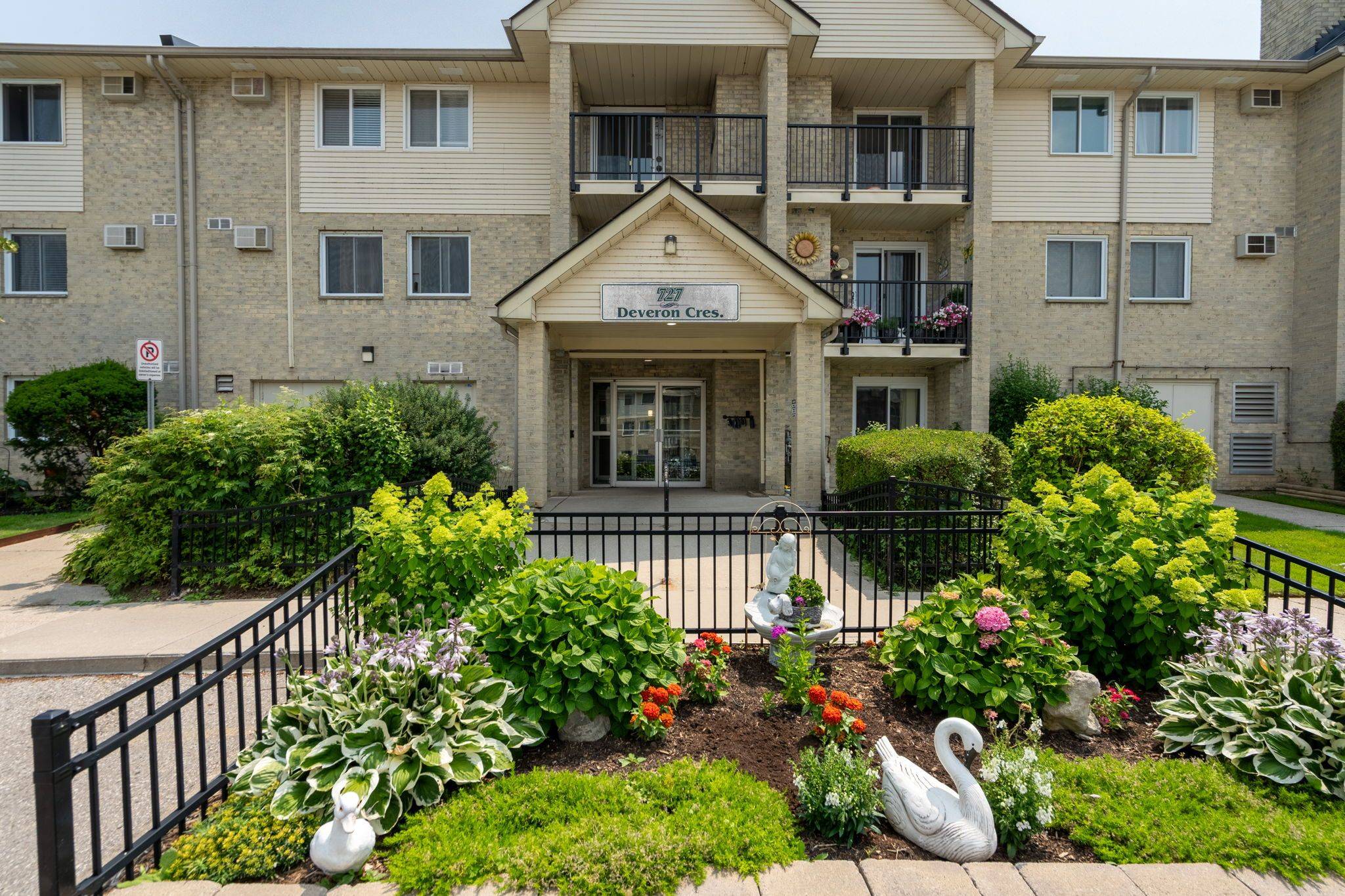 London South, ON N5Z 4X4,727 Deveron CRES #203