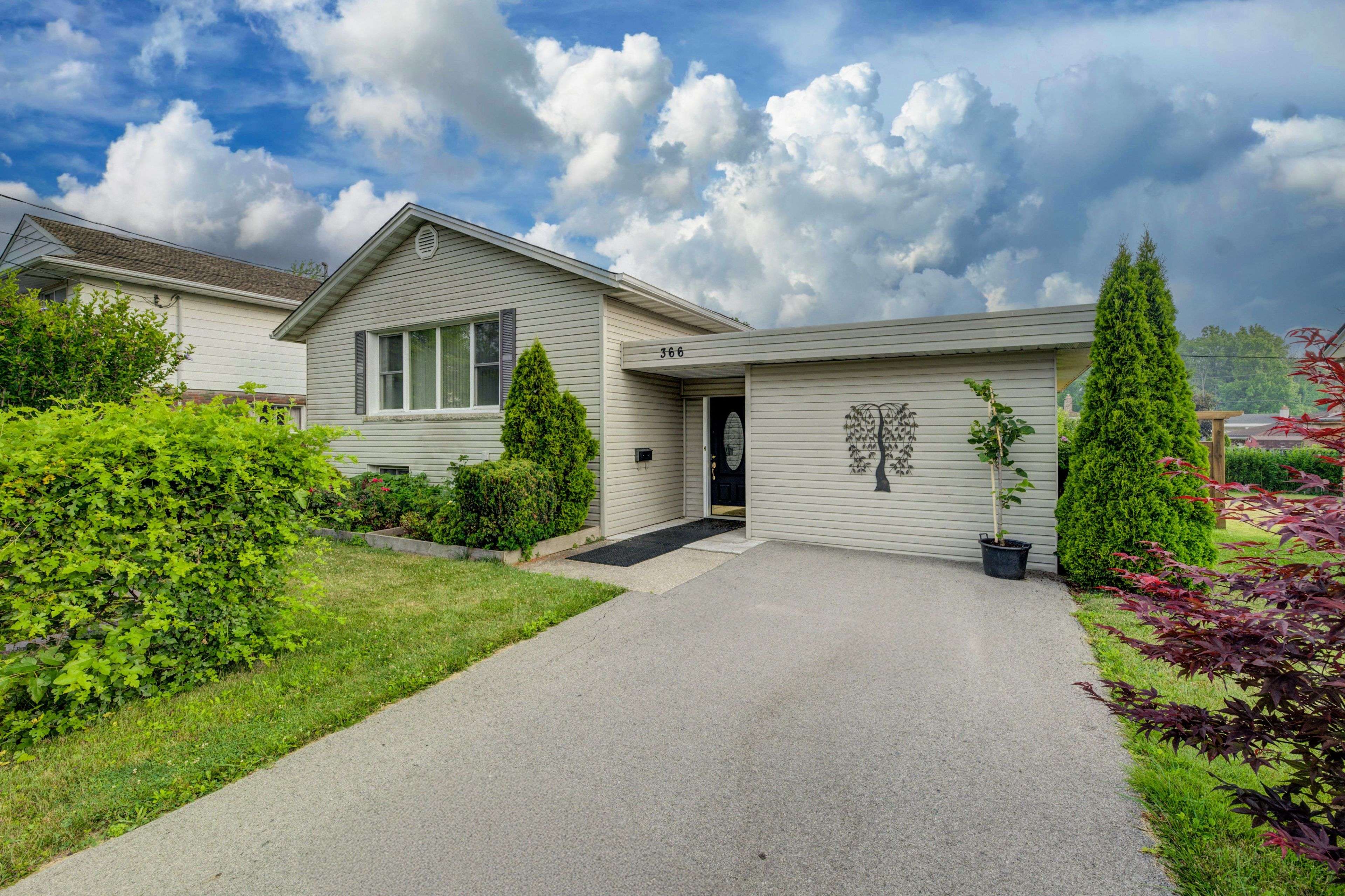 Fort Erie, ON L2A 2Y9,366 Bowen RD
