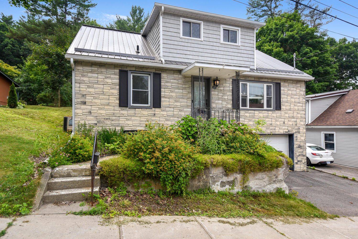 Brockville, ON K6V 5N3,16 Mccready ST