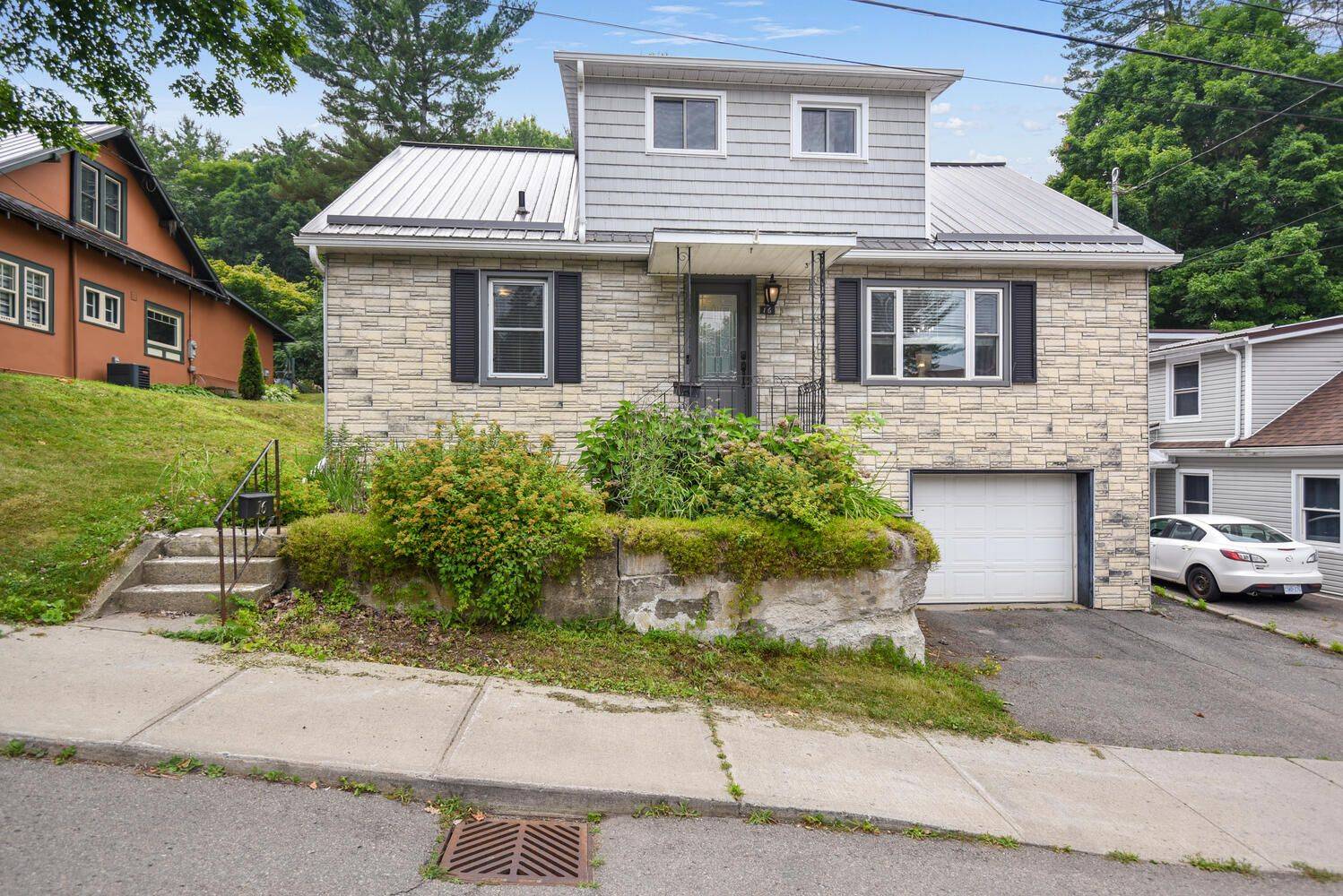 Brockville, ON K6V 5N3,16 Mccready ST