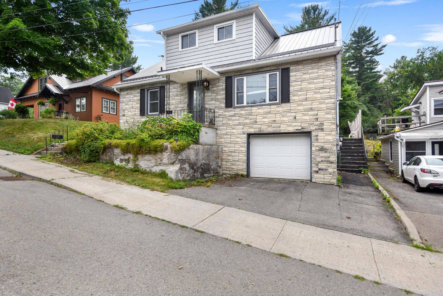 Brockville, ON K6V 5N3,16 Mccready ST