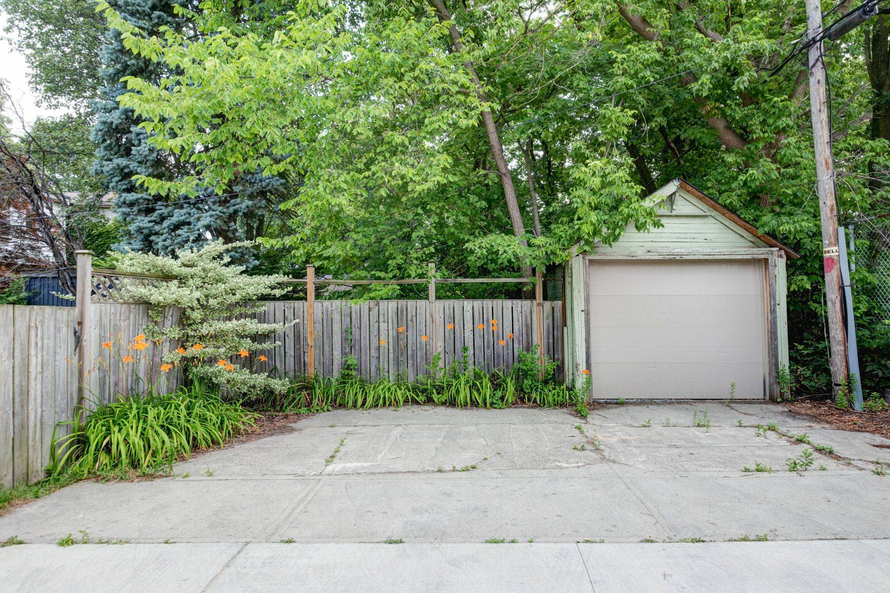 Toronto C10, ON M4S 1K3,387 Millwood RD