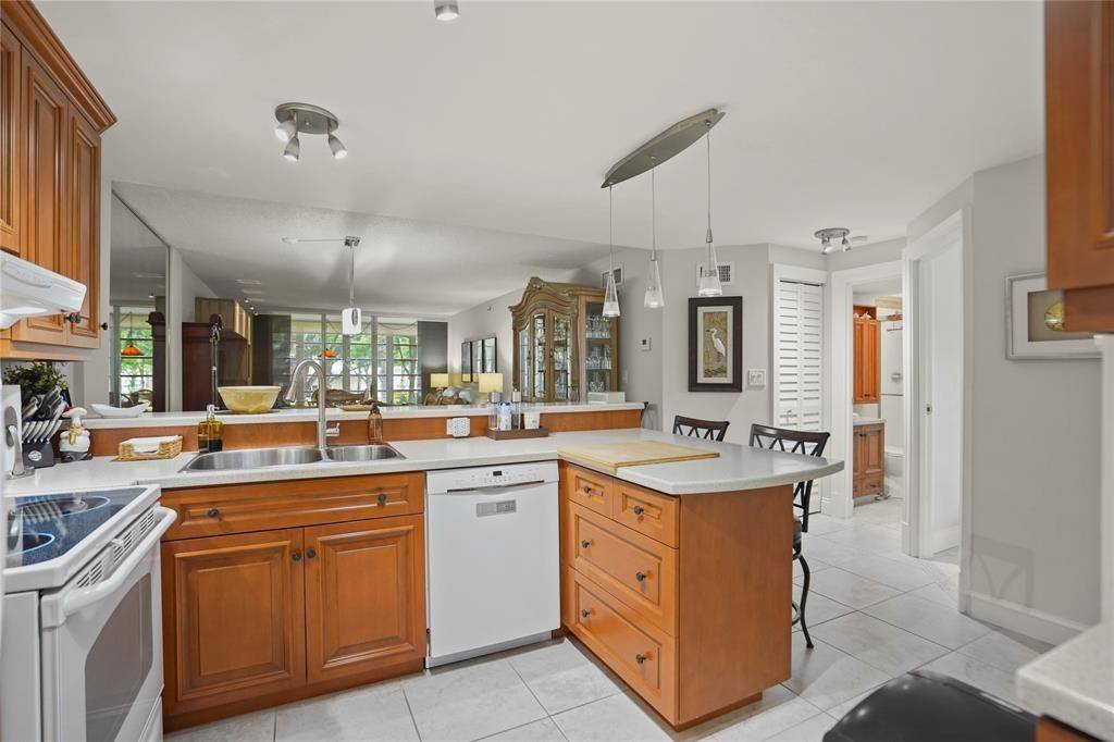 Lauderdale Lakes, FL 33313,2998 NW 48th Terr #220