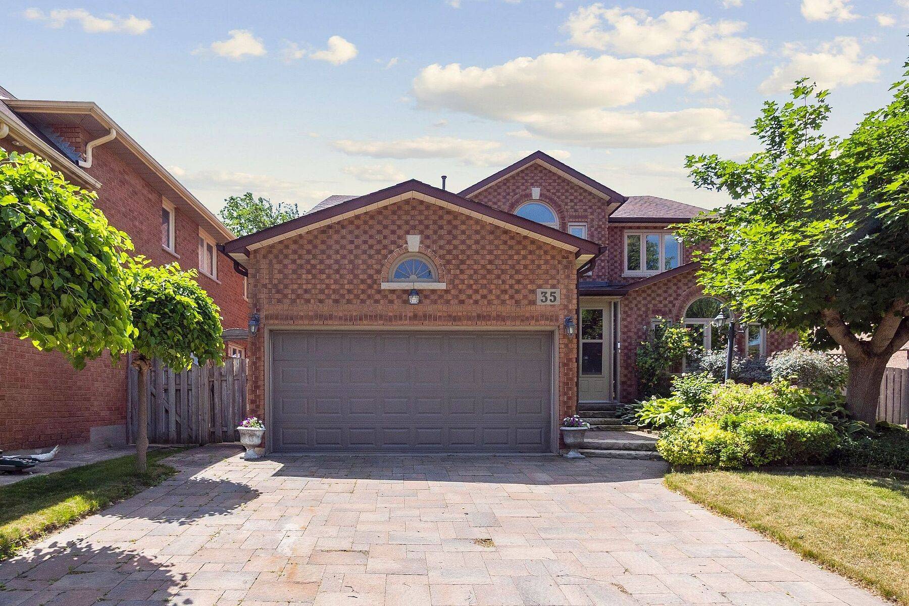 Richmond Hill, ON L4B 3A5,35 Lisa CRES