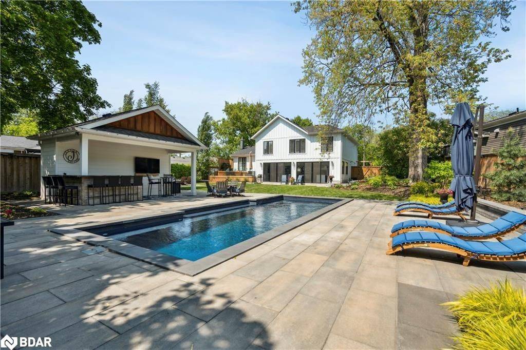 Burlington, ON L7L 4T1,298 Kent CRES