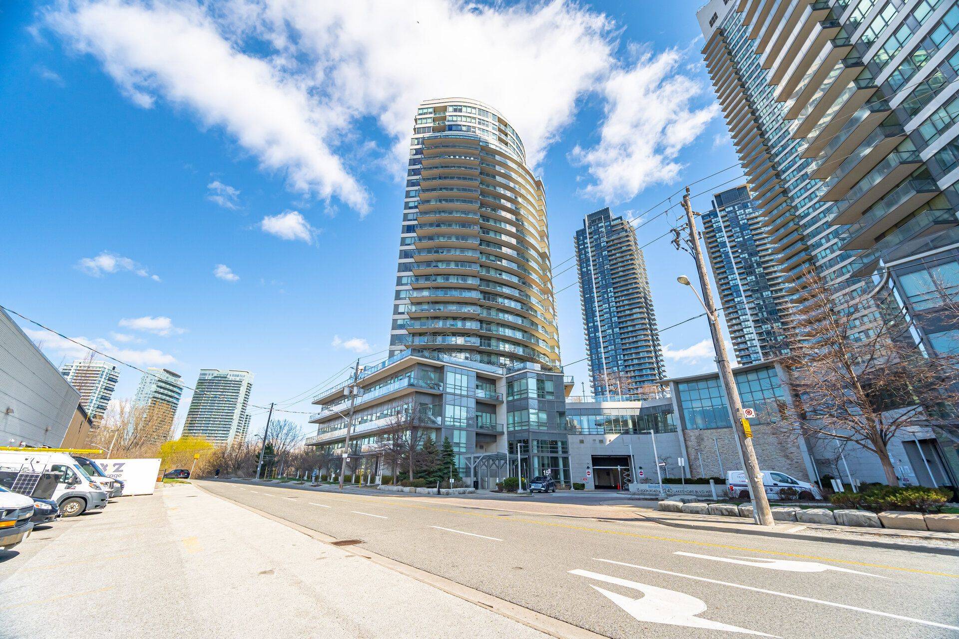 Toronto W06, ON M8V 0A9,15 Legion RD #1404