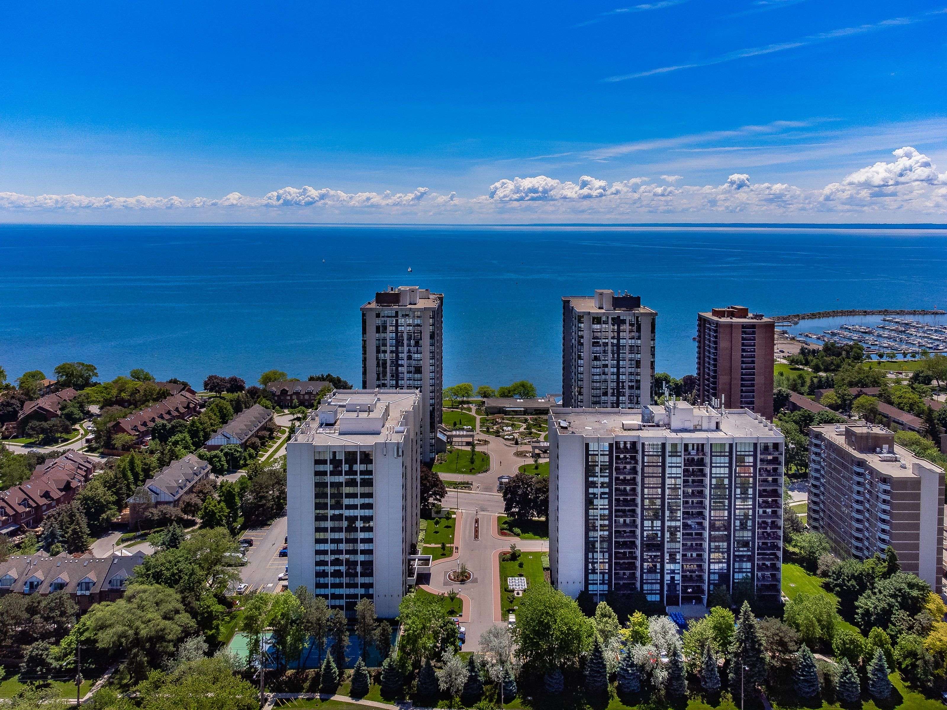 Oakville, ON L6L 5L6,2185 Marine DR #1402