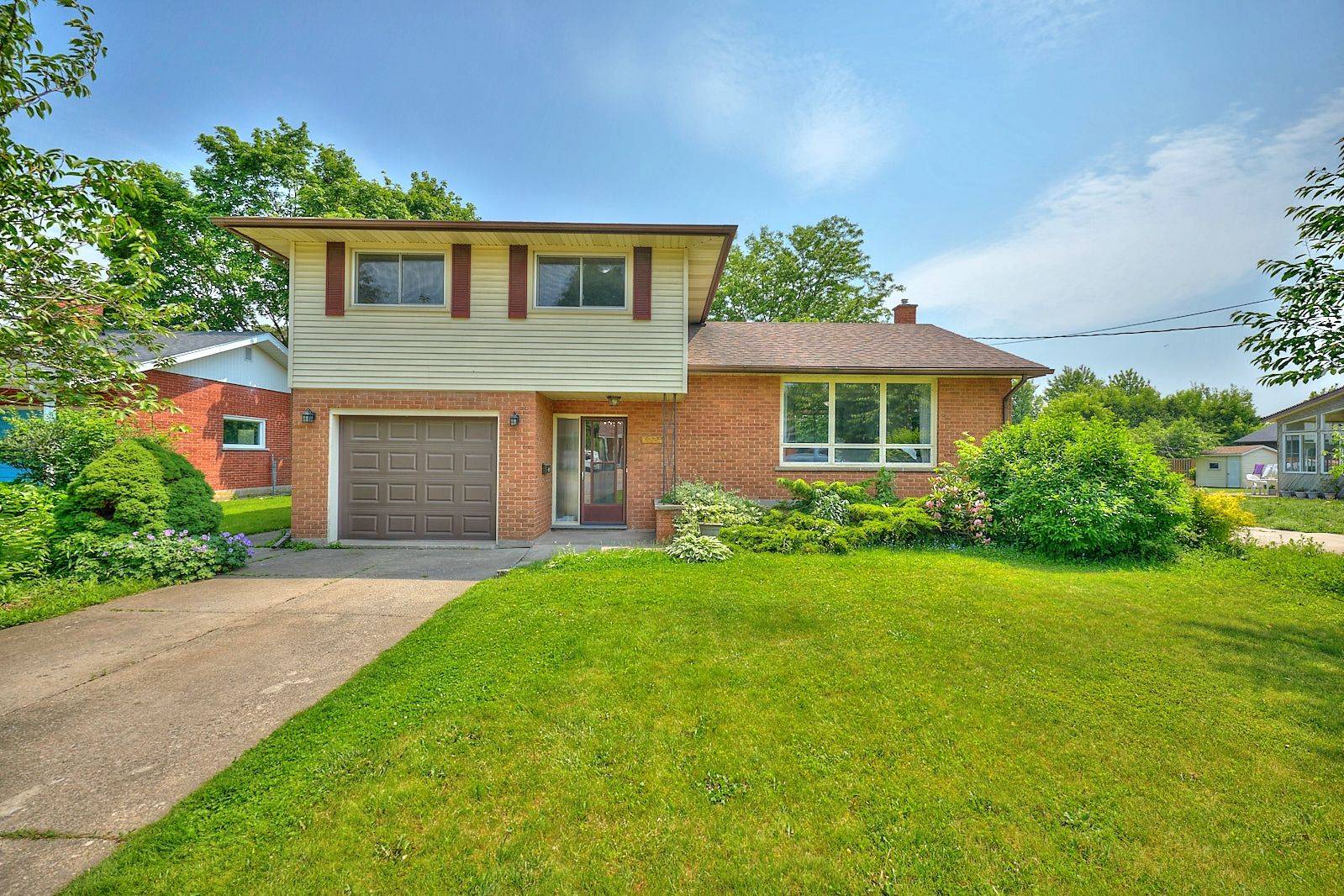 Niagara Falls, ON L2J 1X3,6724 McMicking ST