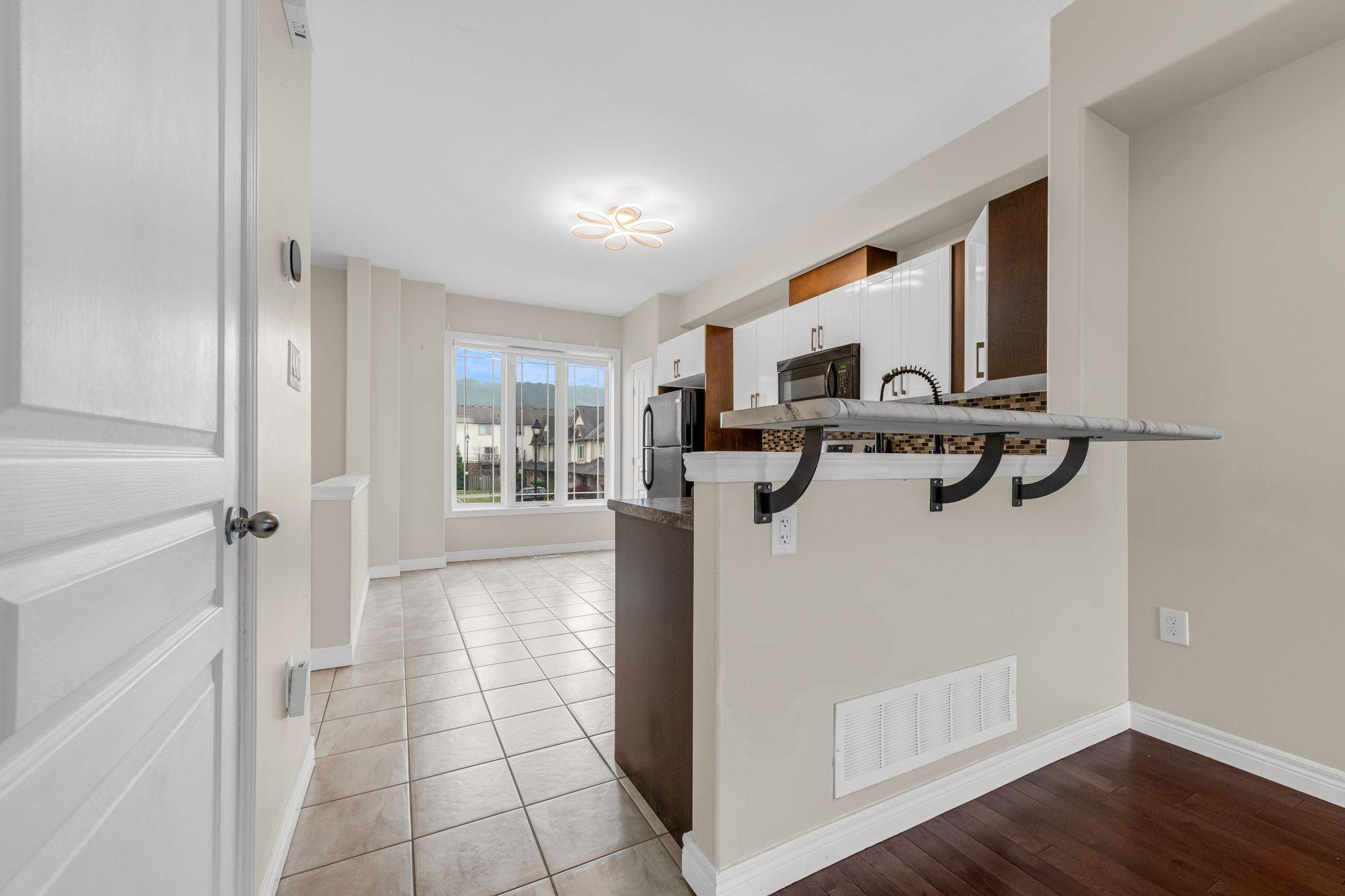 Grimsby, ON L3M 0B5,8 Hemlock WAY #22