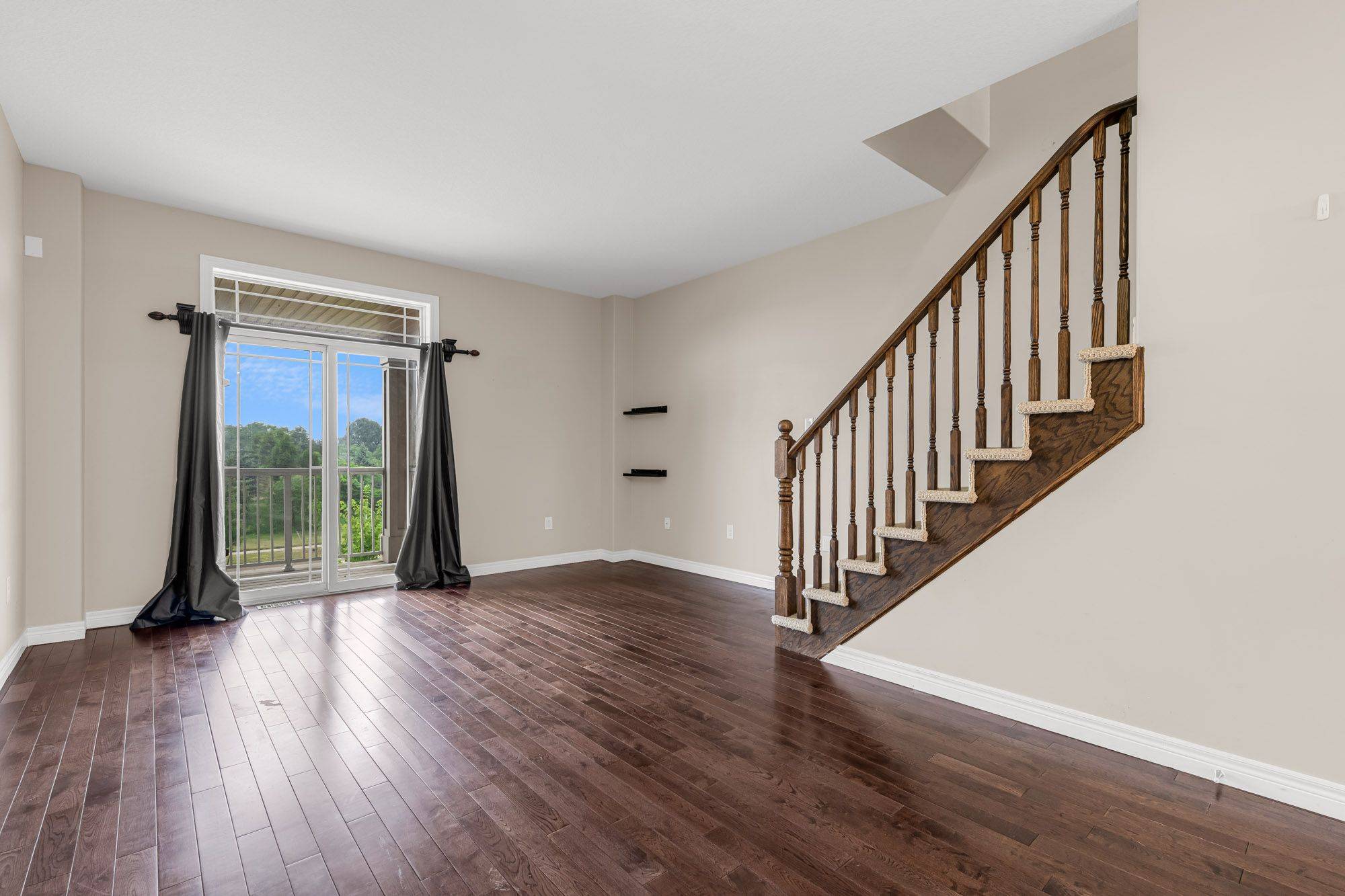 Grimsby, ON L3M 0B5,8 Hemlock WAY #22