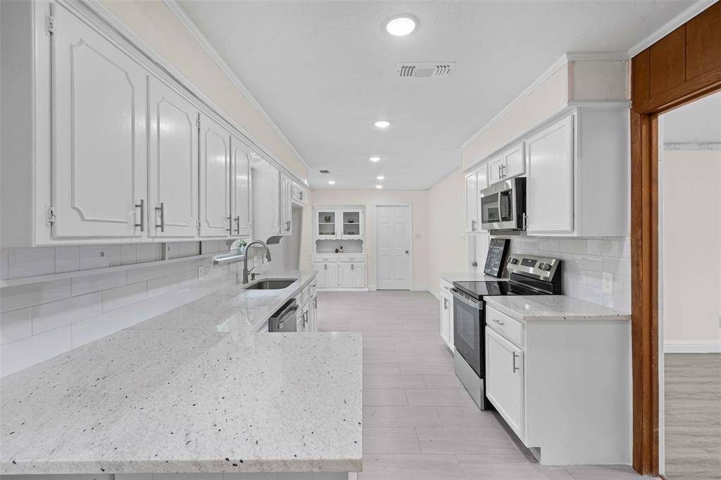 Pantego, TX 76013,3301 Peachtree Lane