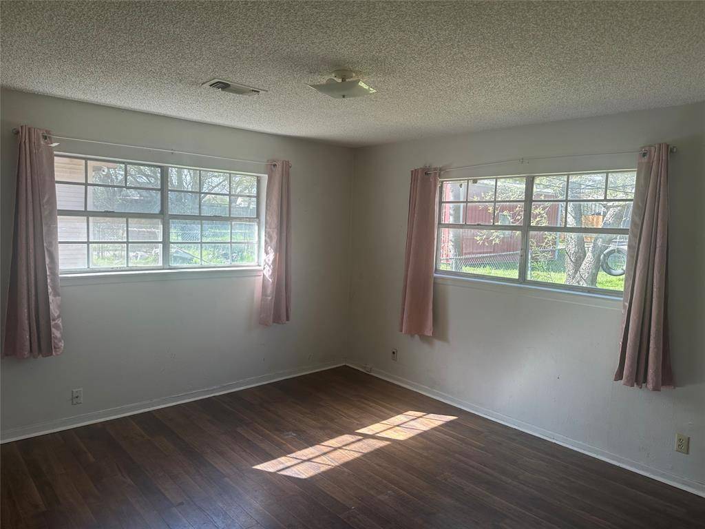 Denison, TX 75020,1721 W Walker Street