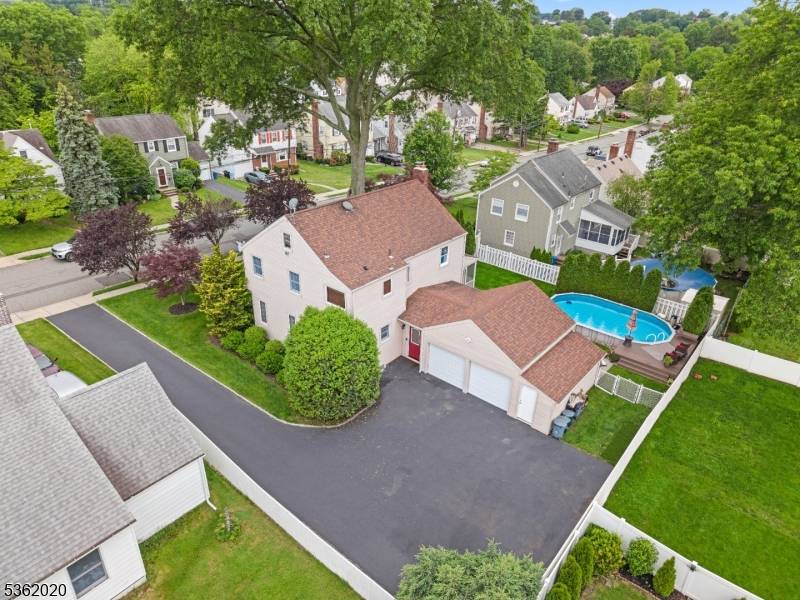 Clifton City, NJ 07013,22 Greendale Rd