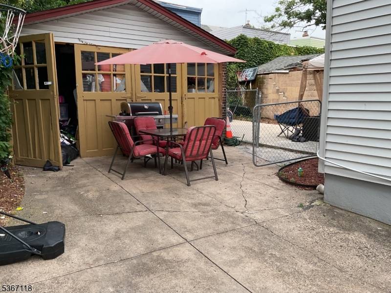 Irvington Twp., NJ 07111,25 Hazel Pl