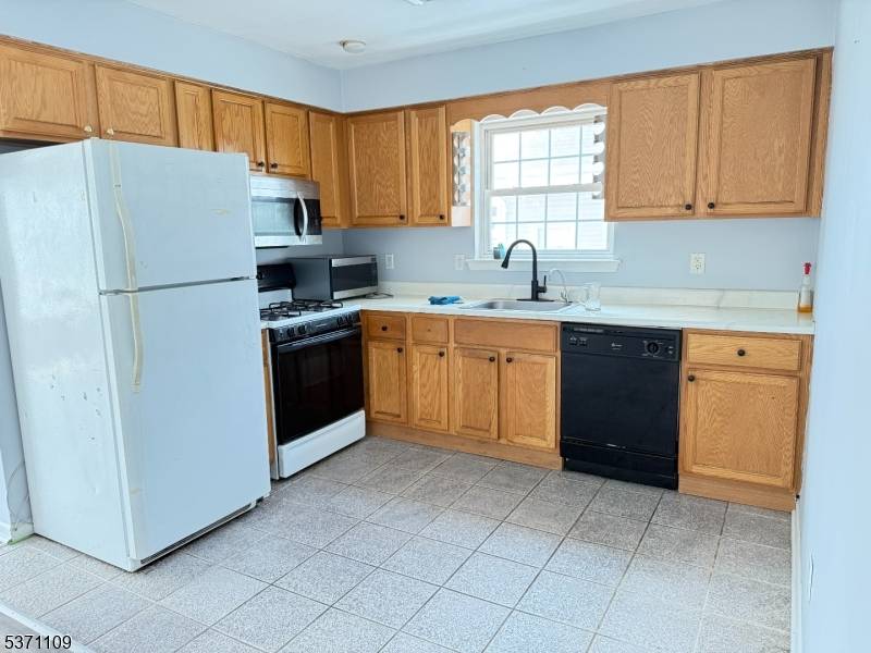 Kearny Town, NJ 07032,191 Kearny Ave