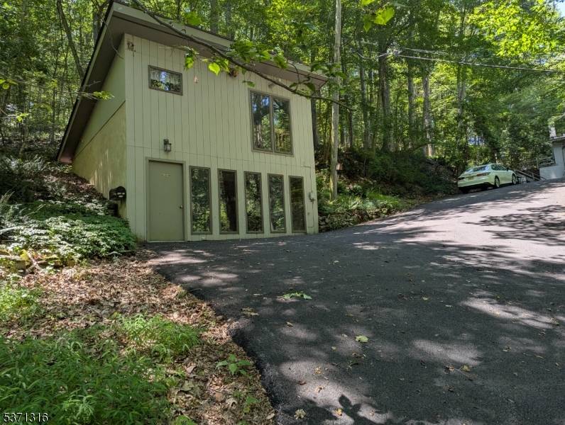 Holland Twp., NJ 08848,315 Sweet Hollow Rd