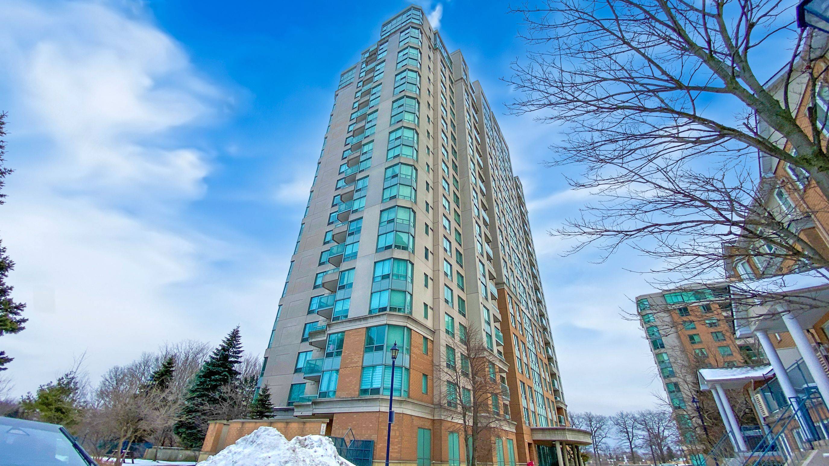 Toronto E09, ON M1P 5A9,125 Omni DR #Ph 32