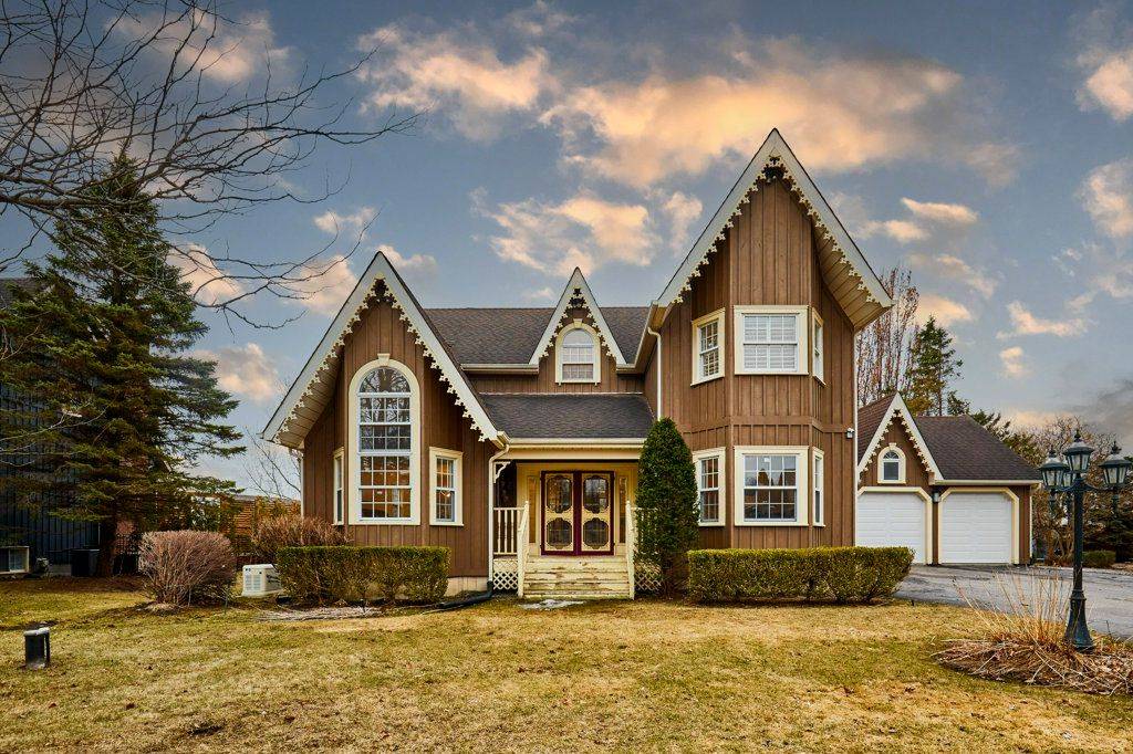 Pickering, ON L1Y 1A7,1645 Acorn LN