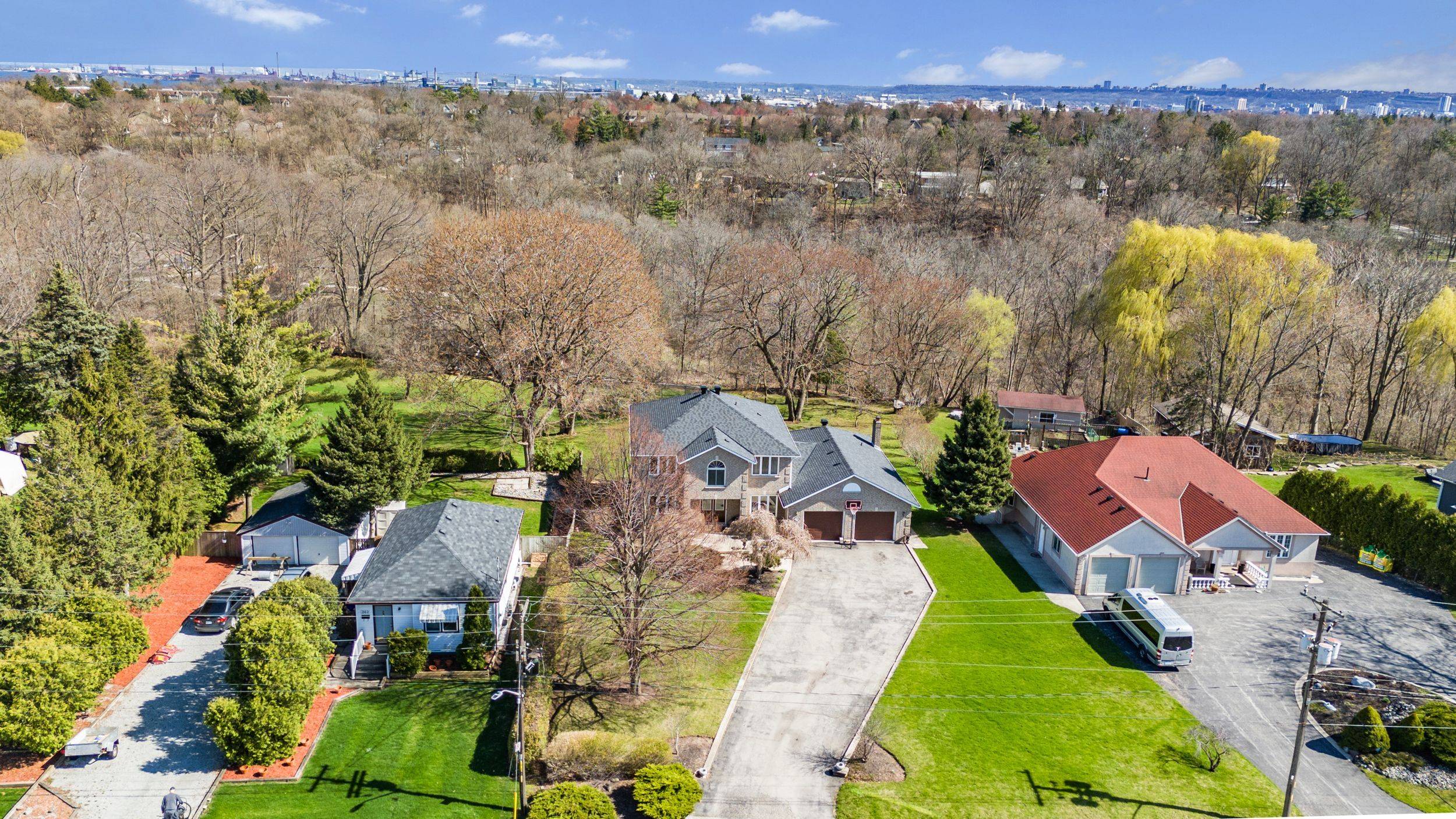 Burlington, ON L7T 0B5,266 Sumach DR