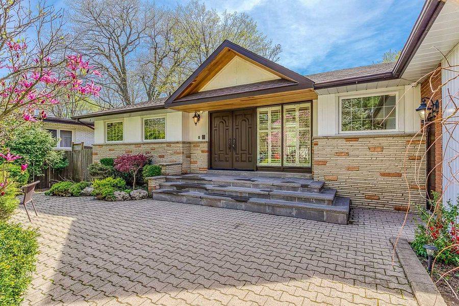 Mississauga, ON L5C 2N7,3640 BURNBRAE DR