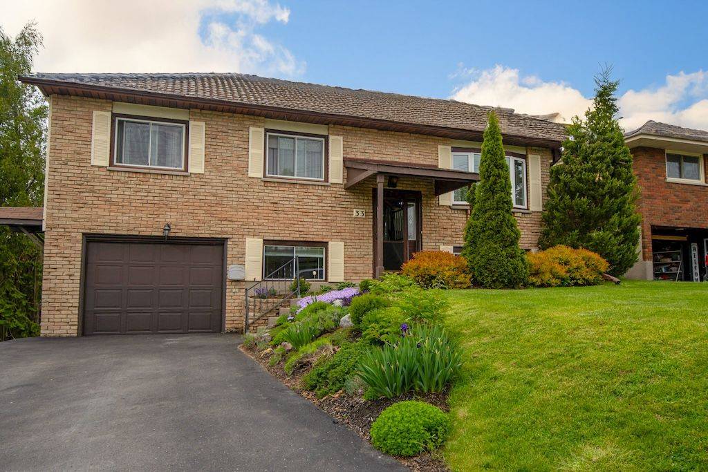 Smith-ennismore-lakefield, ON K0L 2H0,33 Rolliston ST