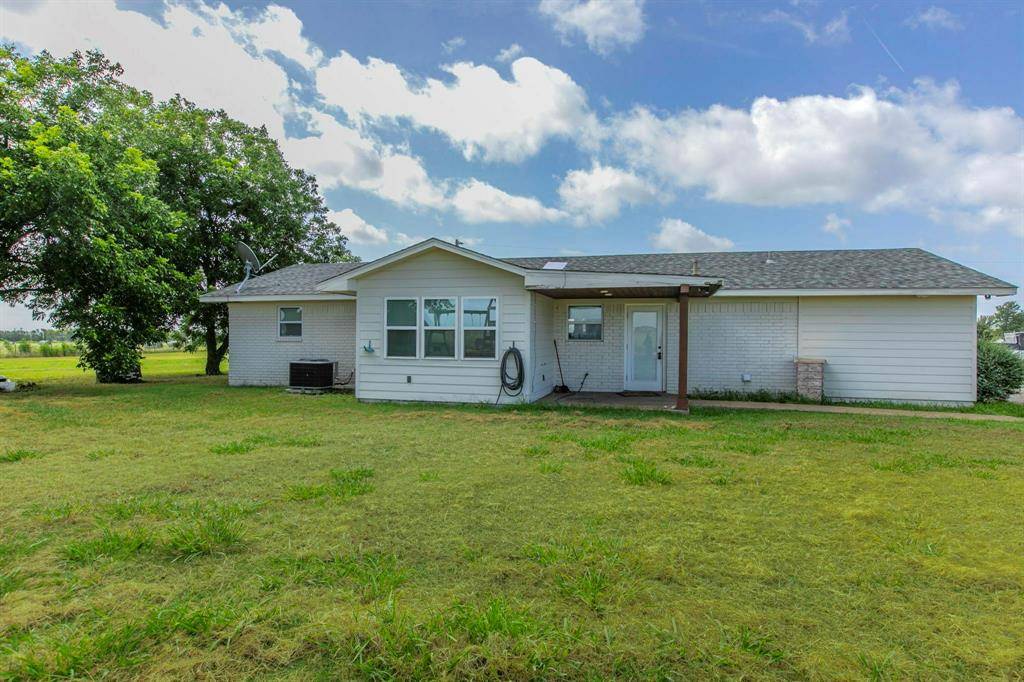 Elm Mott, TX 76640,325 Grassy Way