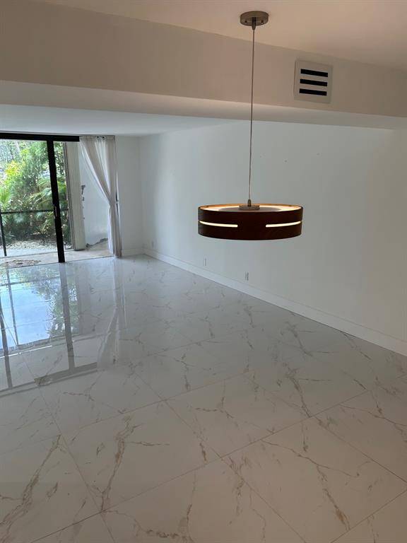 Weston, FL 33326,16300 Golf Club Rd #114