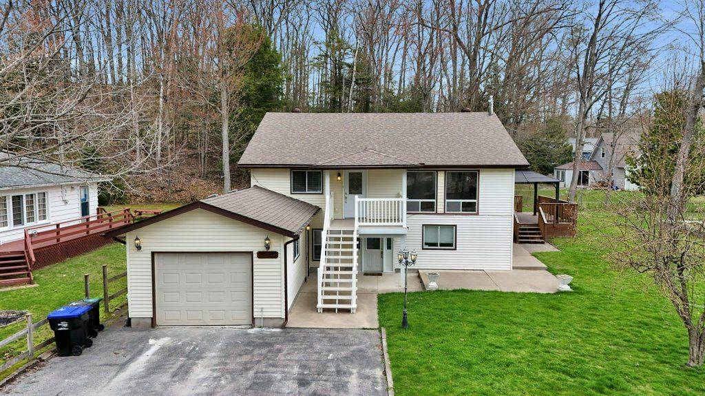 Tiny, ON L0L 2J0,67 Roc RD