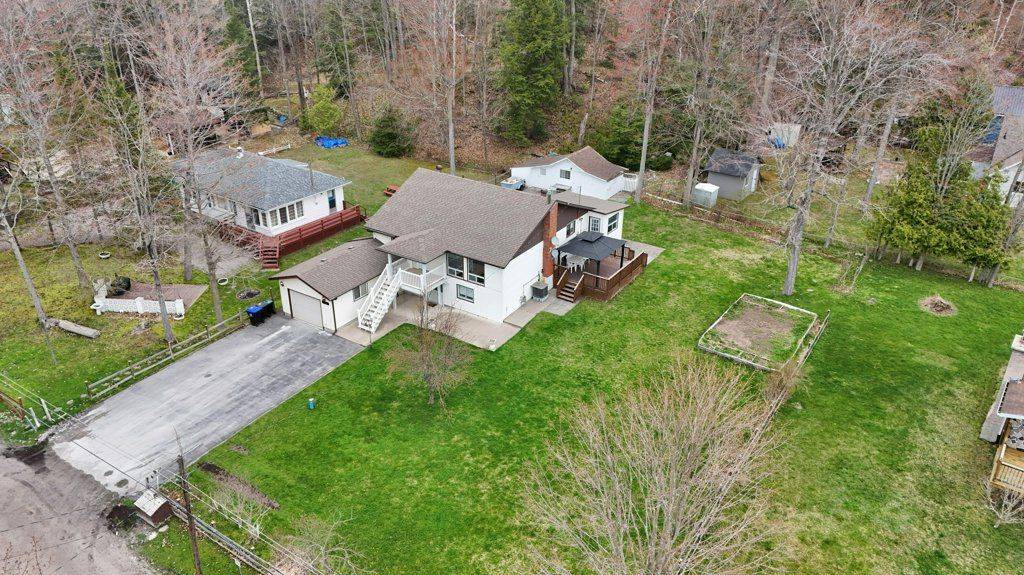 Tiny, ON L0L 2J0,67 Roc RD