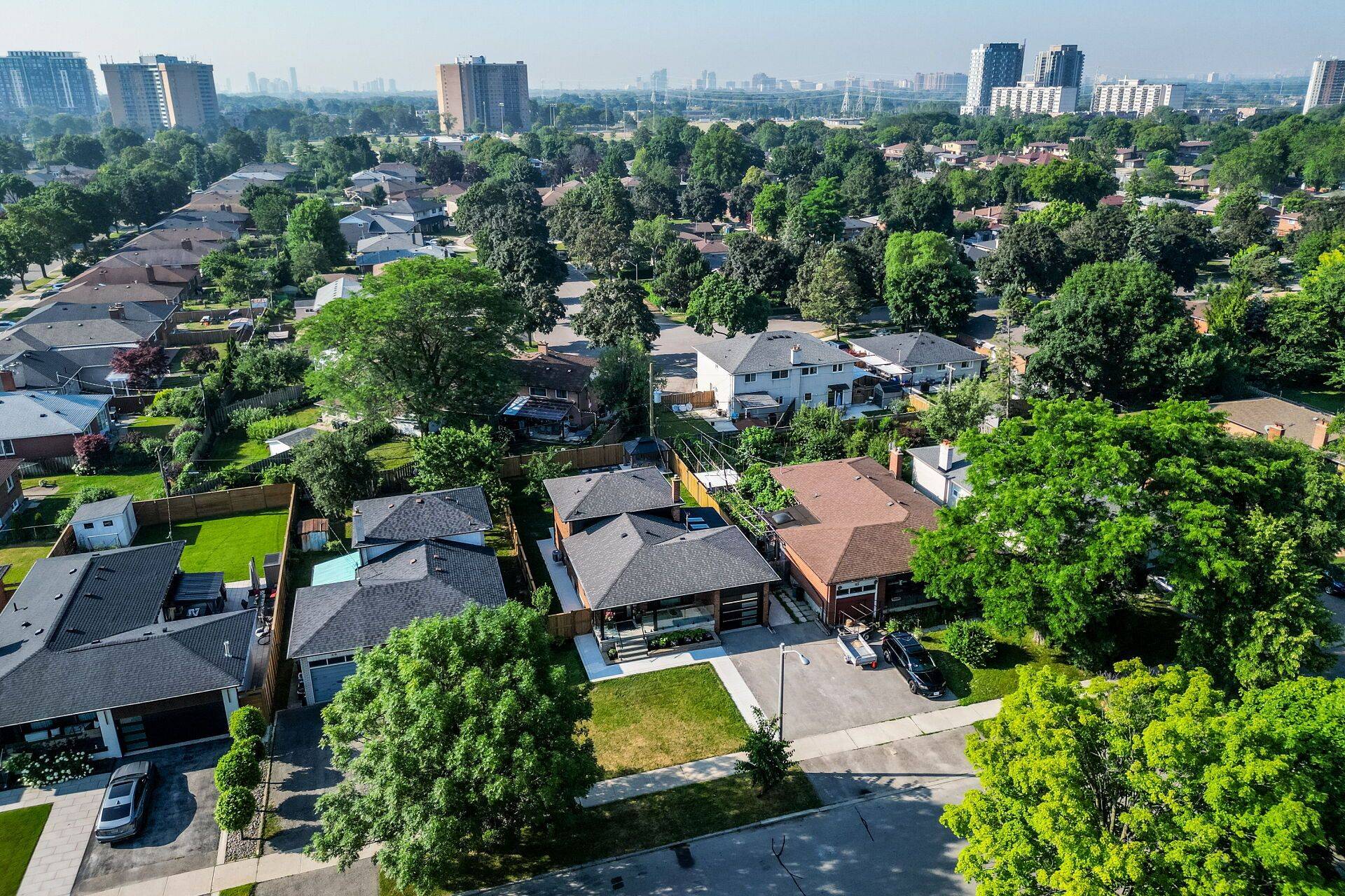 Toronto W09, ON M9R 2B1,41 Ladbrooke RD