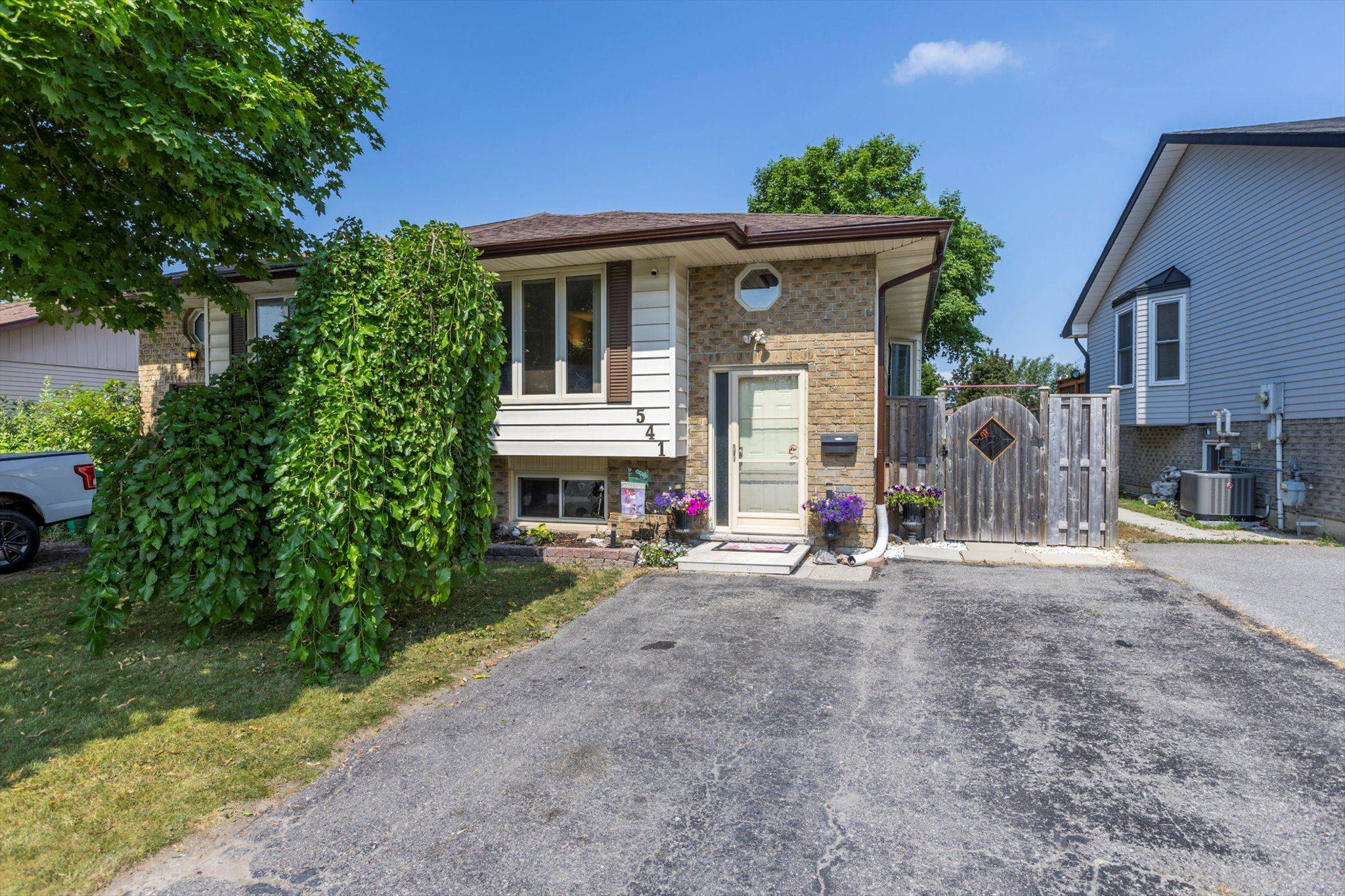 Peterborough South, ON K9J 8H7,541 Crystal DR