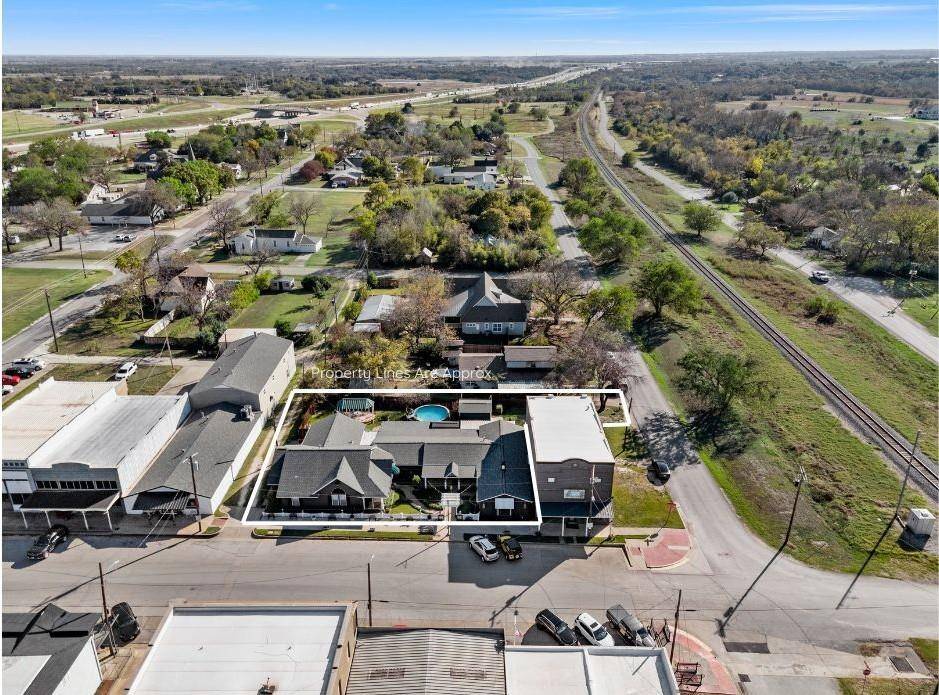 Lorena, TX 76655,103-105 E Center Street