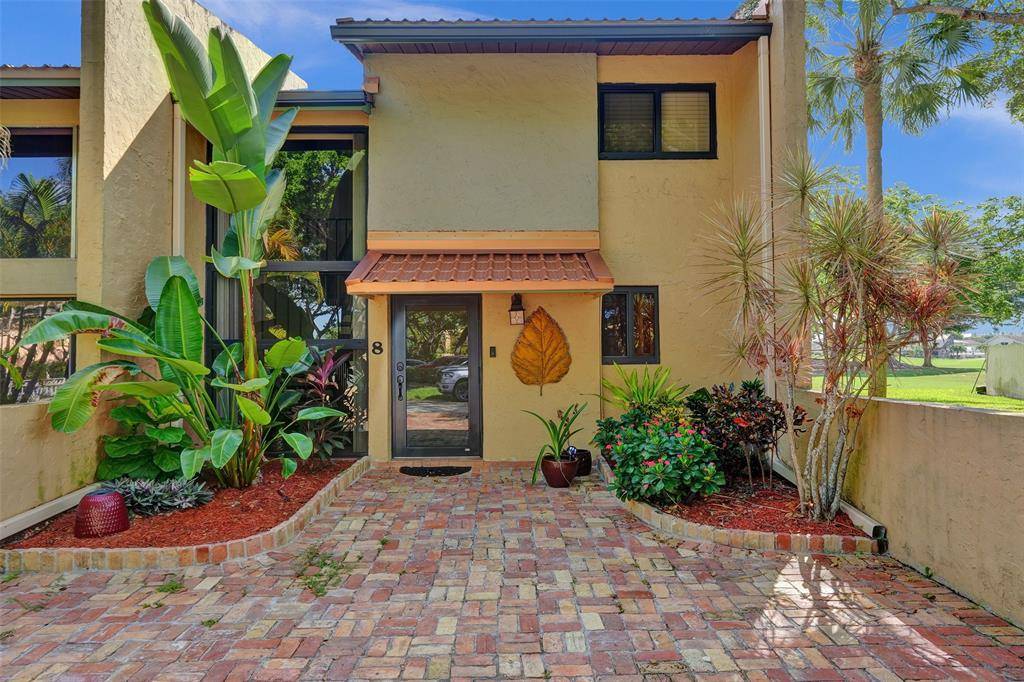 Plantation, FL 33324,700 E COCO PLUM CR #8