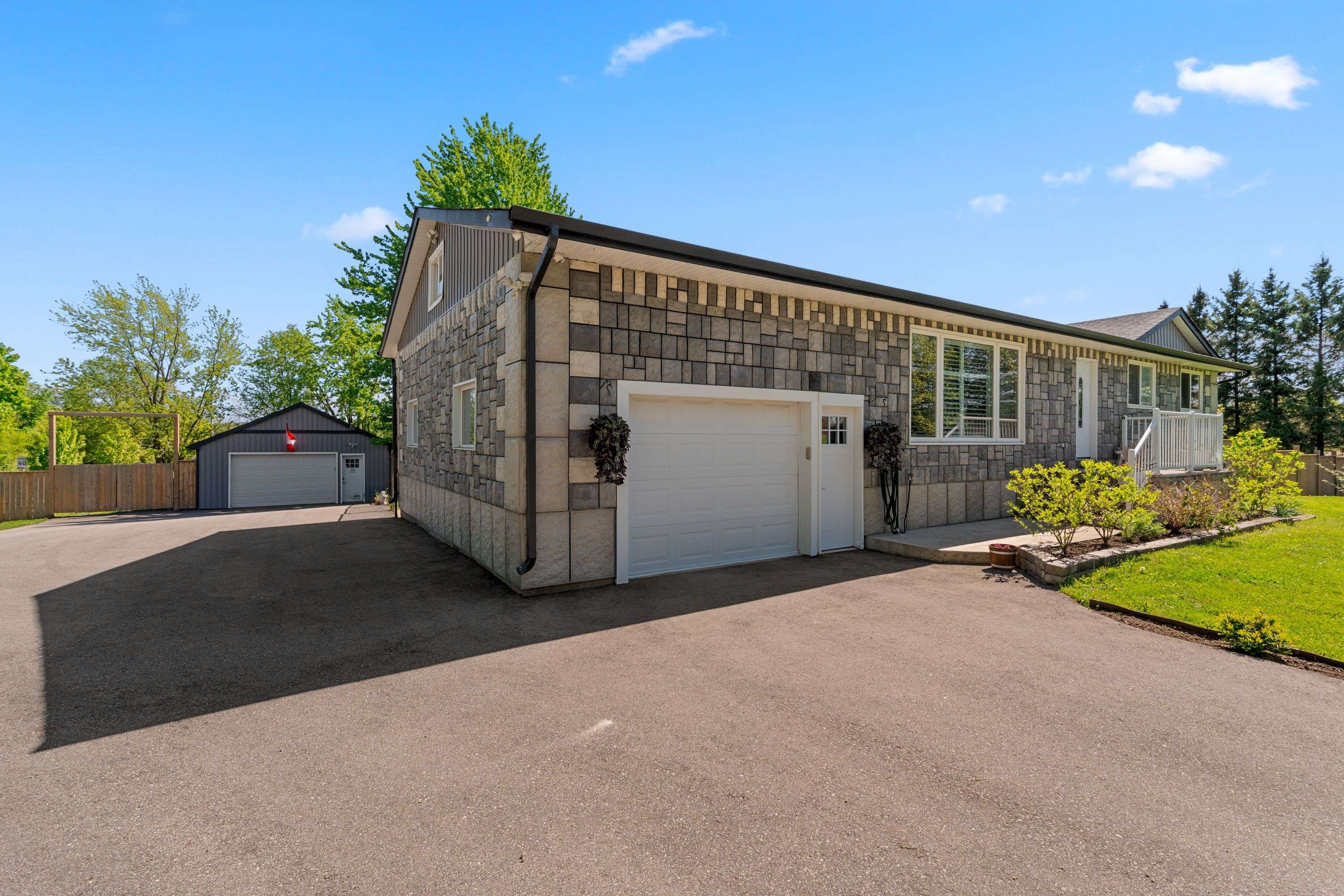 Clearview, ON L0M 1S0,6537 9 COUNTY RD