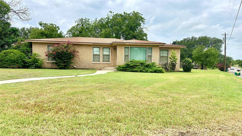 Goldthwaite, TX 76844,1611 Live Oak Street
