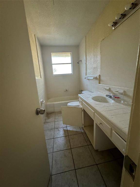Fort Worth, TX 76133,5520 Woodway Drive